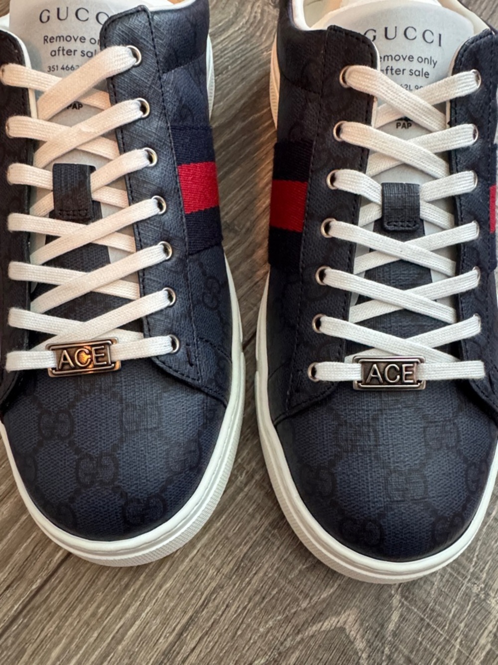 Gucci Navy & Red Web Stripe Low-Top Sneakers - Picture 5 of 10